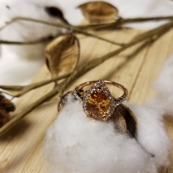 💍💍Breathtaking! Pear Shape Apricot/Clear CZ Ring in ROSE GOLD plating💍💍 - Picture 13 of 14